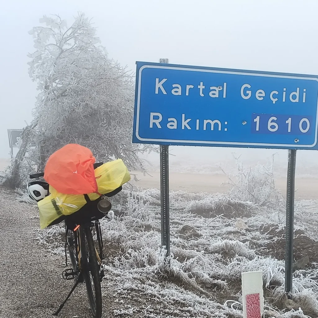 Kartal Geçidi, Kısrak